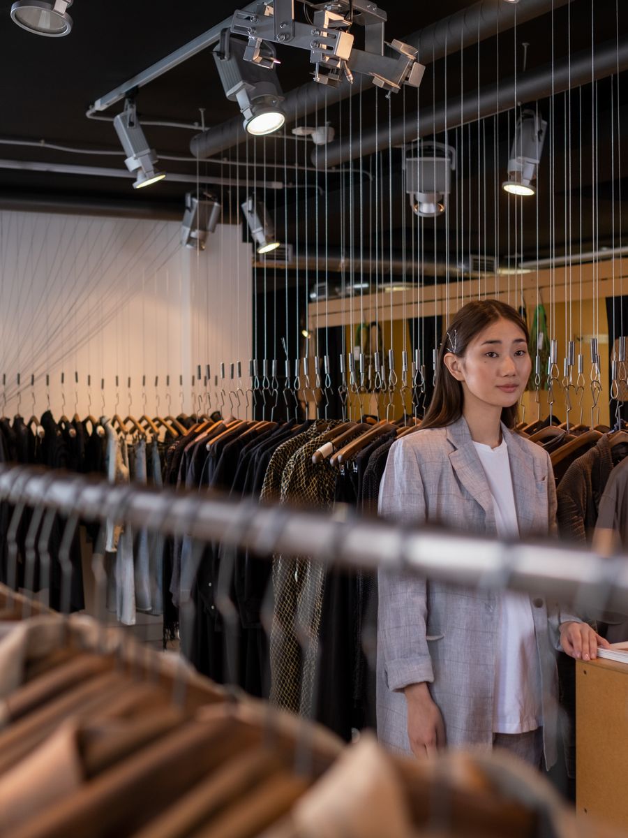 Thrift & fashion selling online